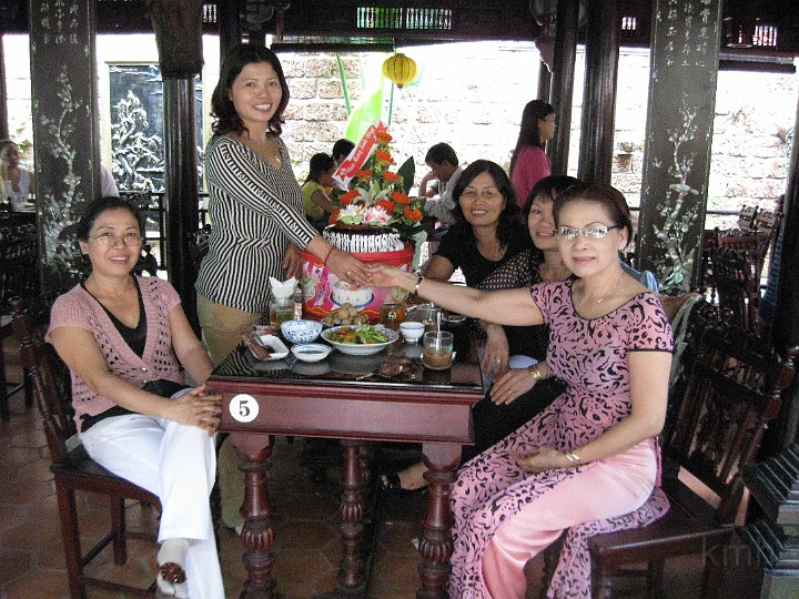 IMG_0848[1].jpg - Từ trái: Phú K1B, Cẩm K7,Chanh K1A, Thanh Hà K10, Huệ K4